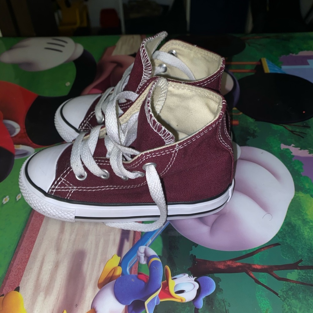 7c Maroon High Top Converse